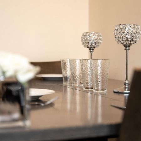 Luxury 2 Bed Apartment - Near Heathrow, Legoland, Windsor 슬라우 외부 사진
