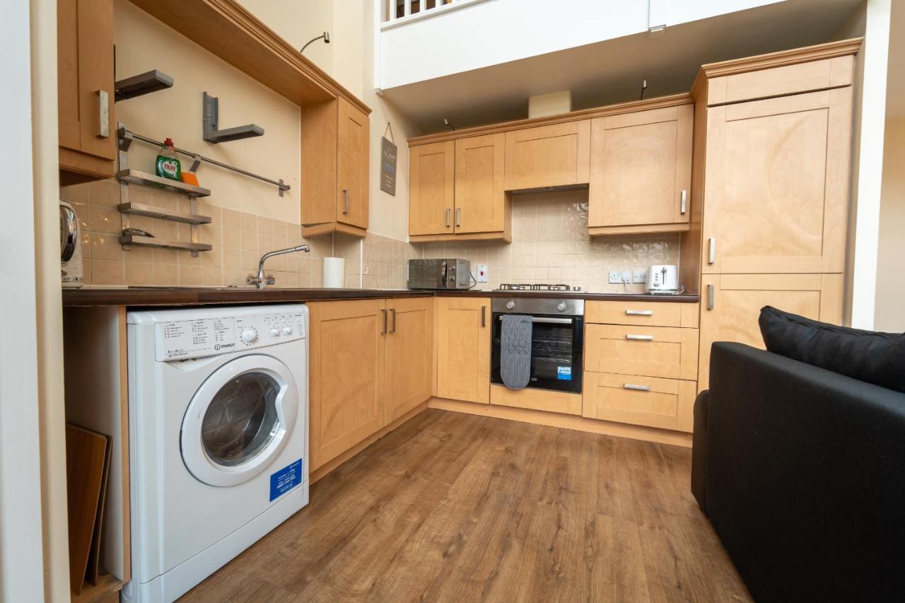 Luxury 2 Bed Apartment - Near Heathrow, Legoland, Windsor 슬라우 외부 사진