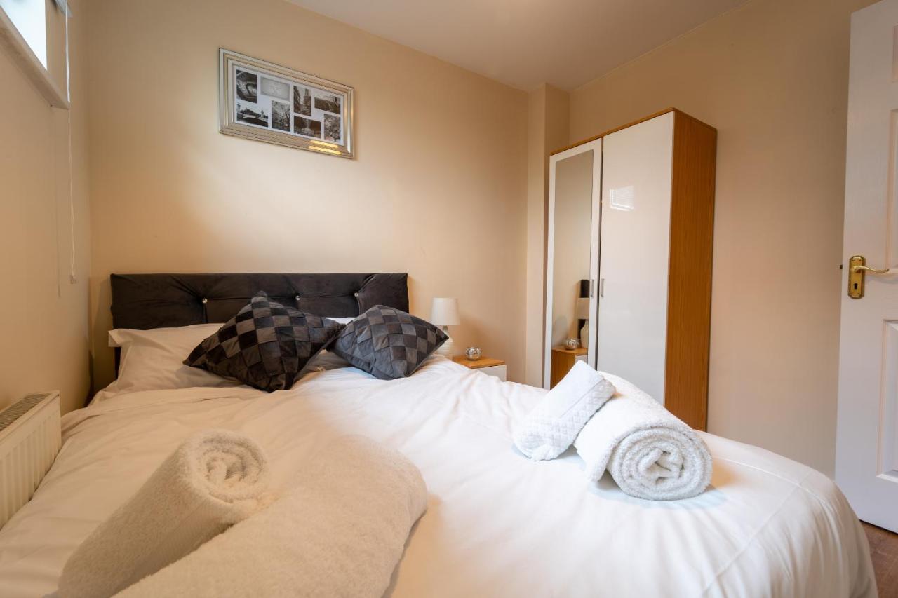 Luxury 2 Bed Apartment - Near Heathrow, Legoland, Windsor 슬라우 외부 사진