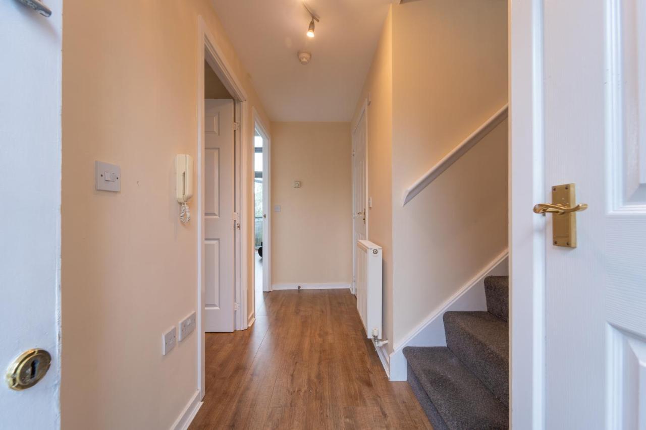 Luxury 2 Bed Apartment - Near Heathrow, Legoland, Windsor 슬라우 외부 사진