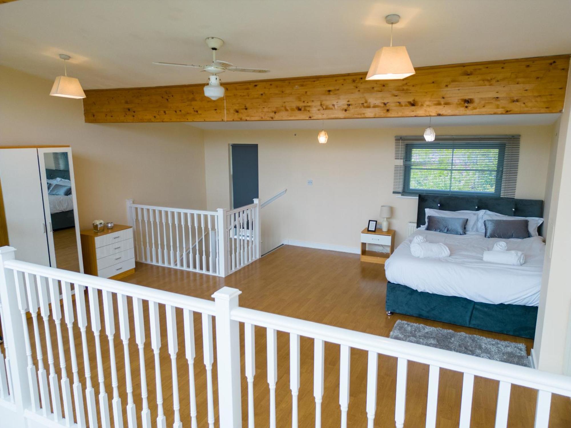 Luxury 2 Bed Apartment - Near Heathrow, Legoland, Windsor 슬라우 외부 사진