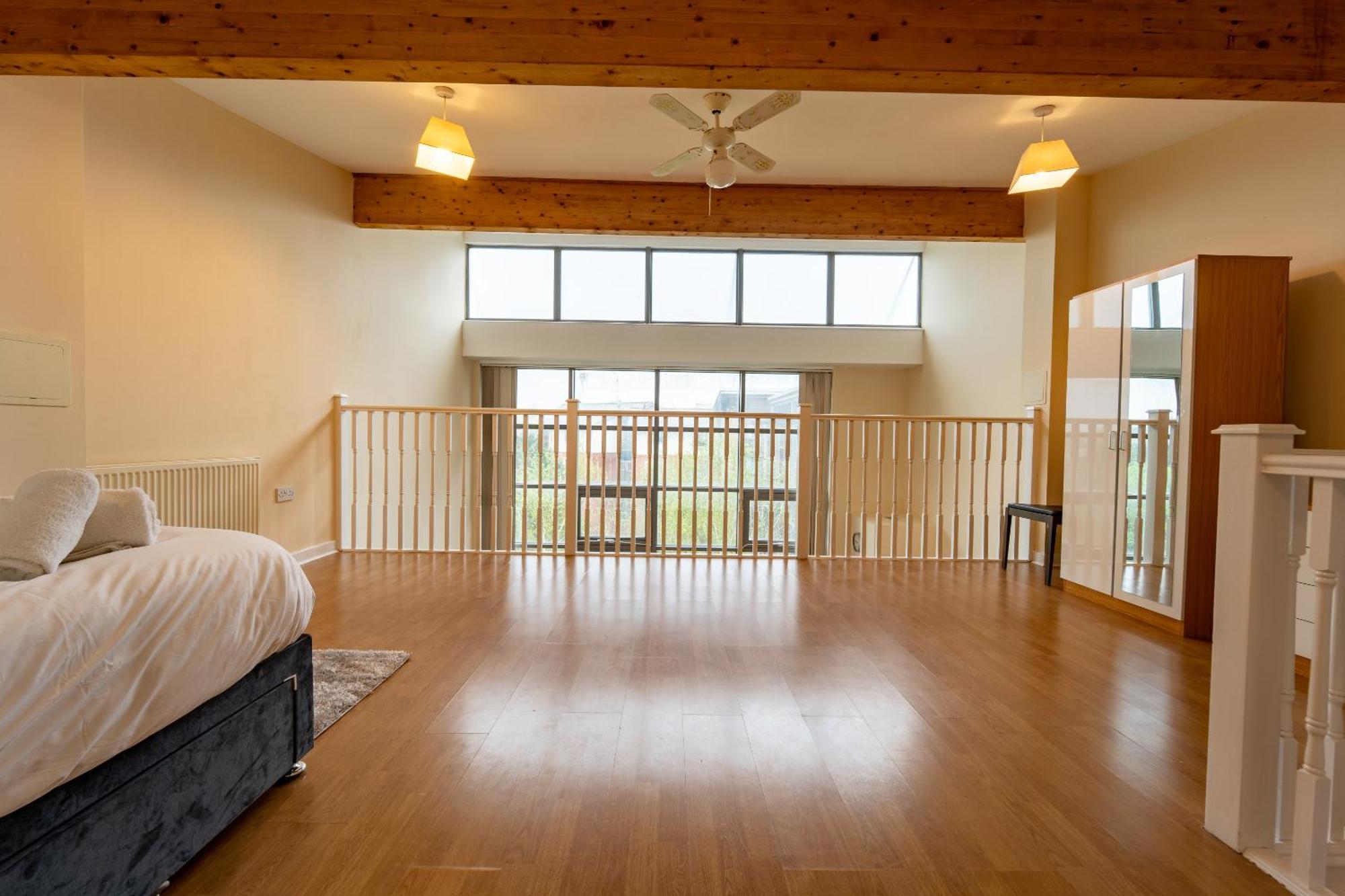 Luxury 2 Bed Apartment - Near Heathrow, Legoland, Windsor 슬라우 외부 사진