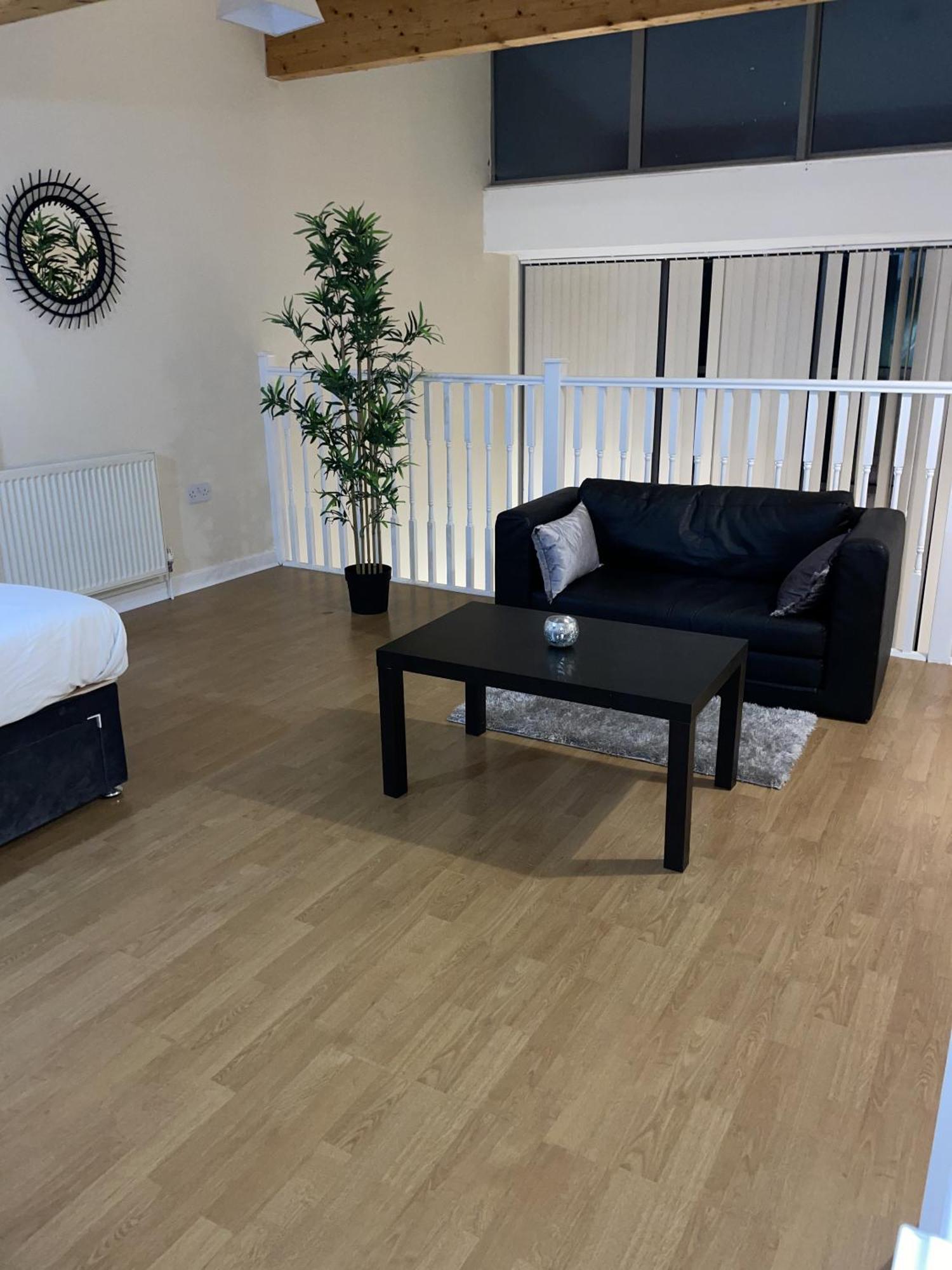 Luxury 2 Bed Apartment - Near Heathrow, Legoland, Windsor 슬라우 외부 사진